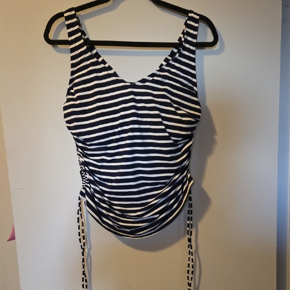 Lands' End White and Navy Striped Top (B1) - Picture 1 of 3